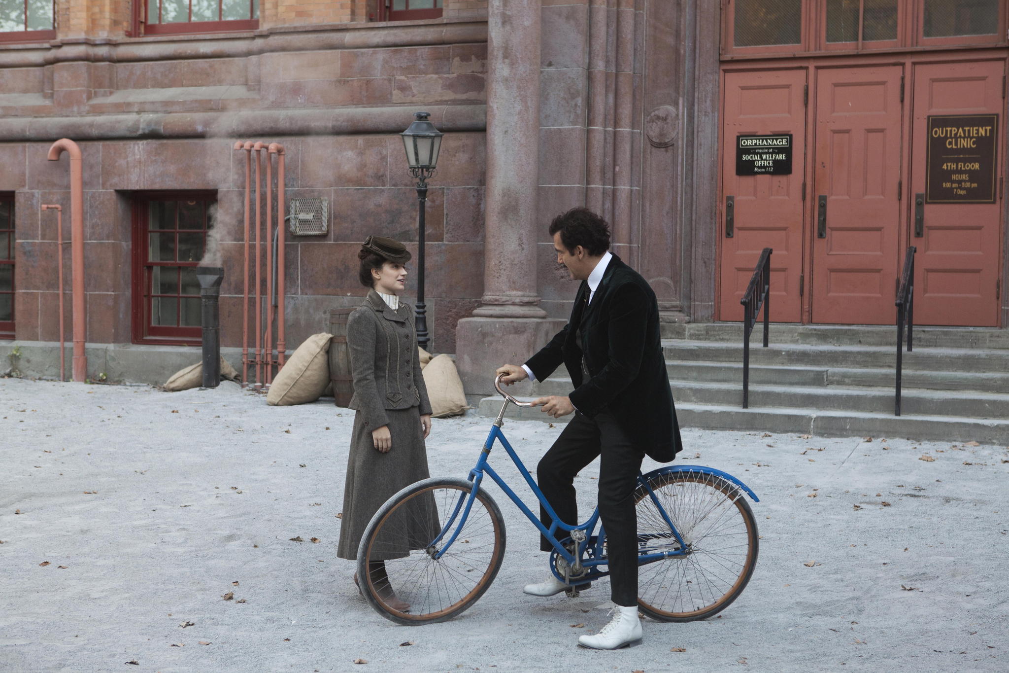 Still of Clive Owen and Eve Hewson in The Knick (2014)