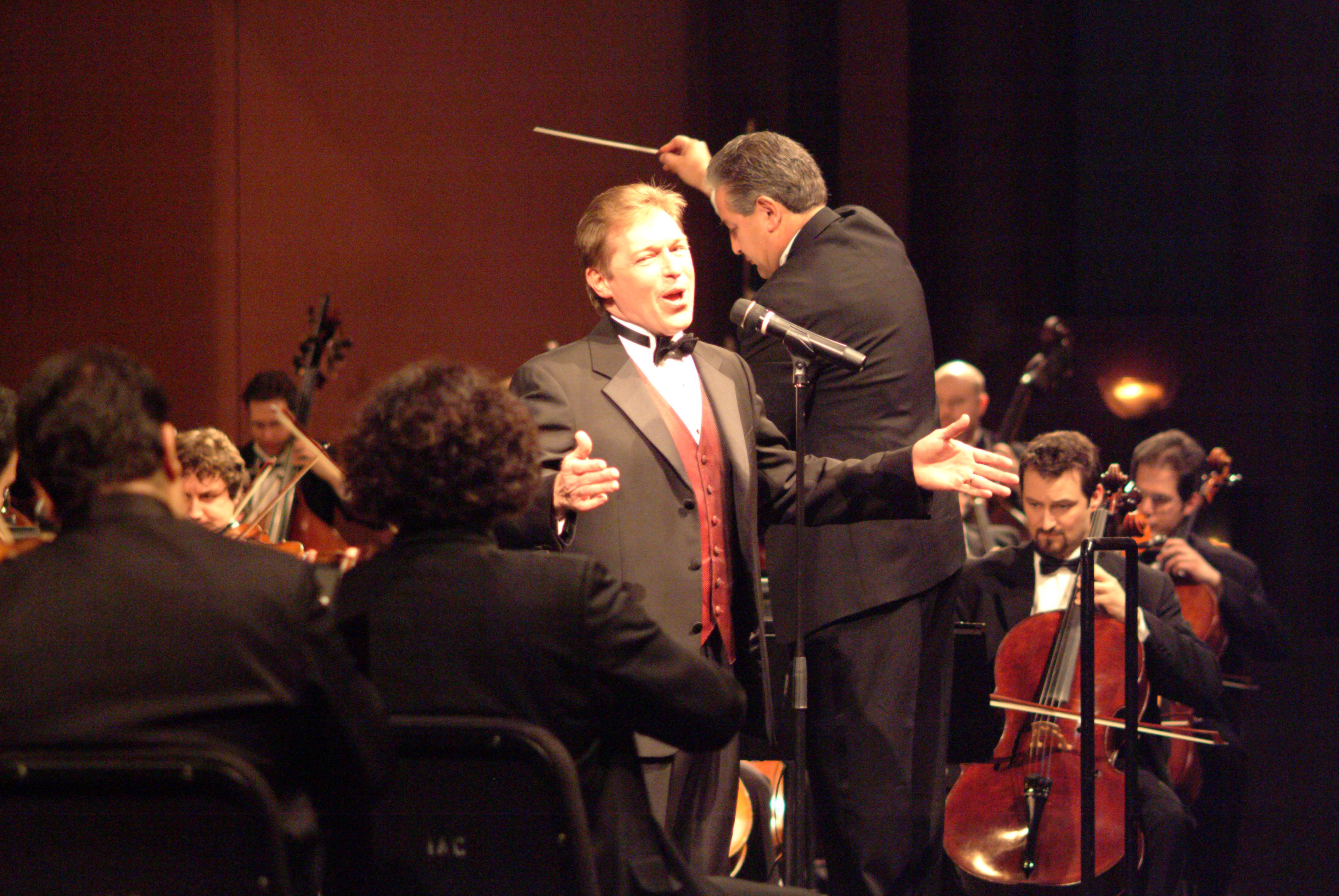 Steve in performance with the Irving Symphony conducted by Hector Guzman.