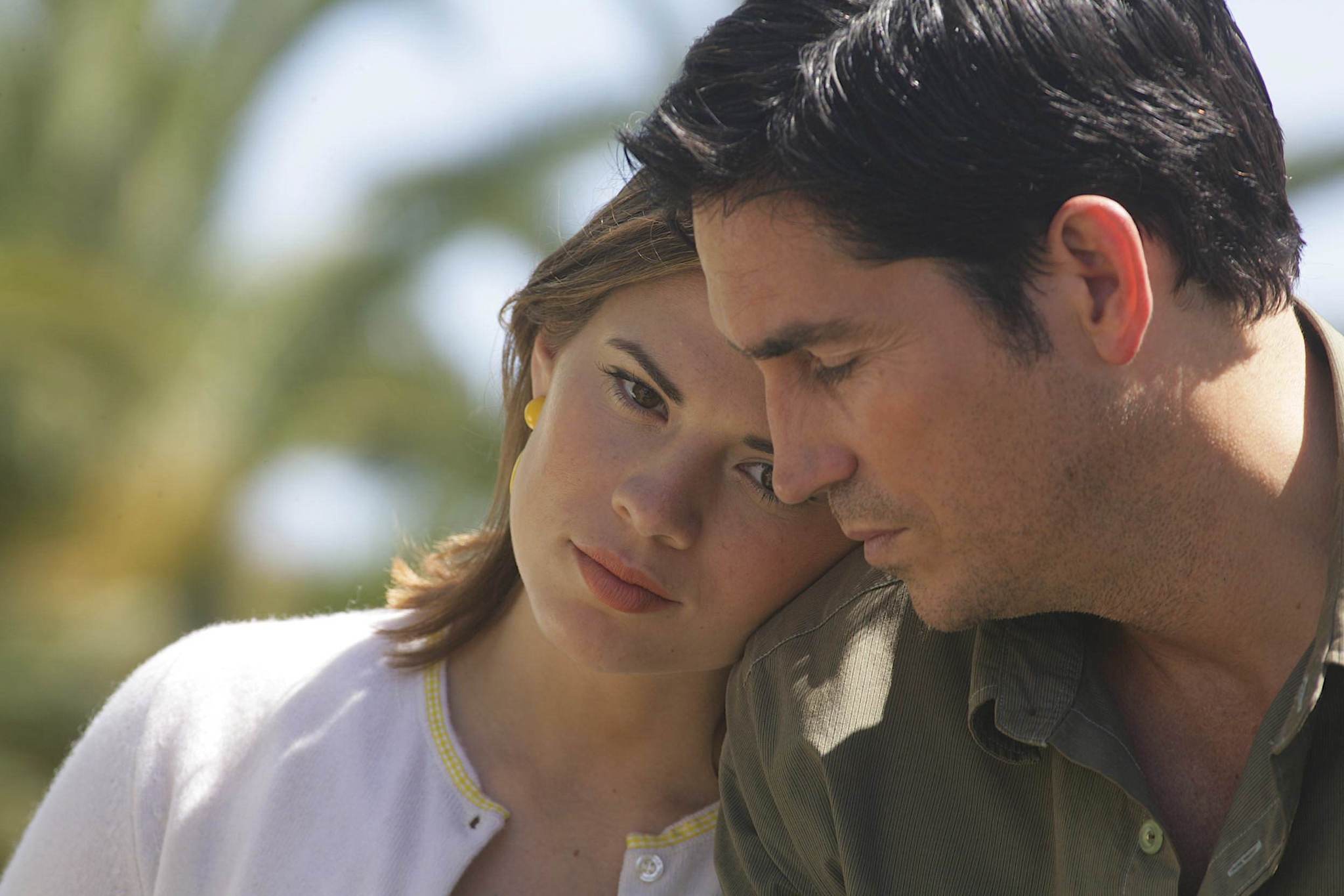 Still of Jim Caviezel and Hayley Atwell in The Prisoner (2009)