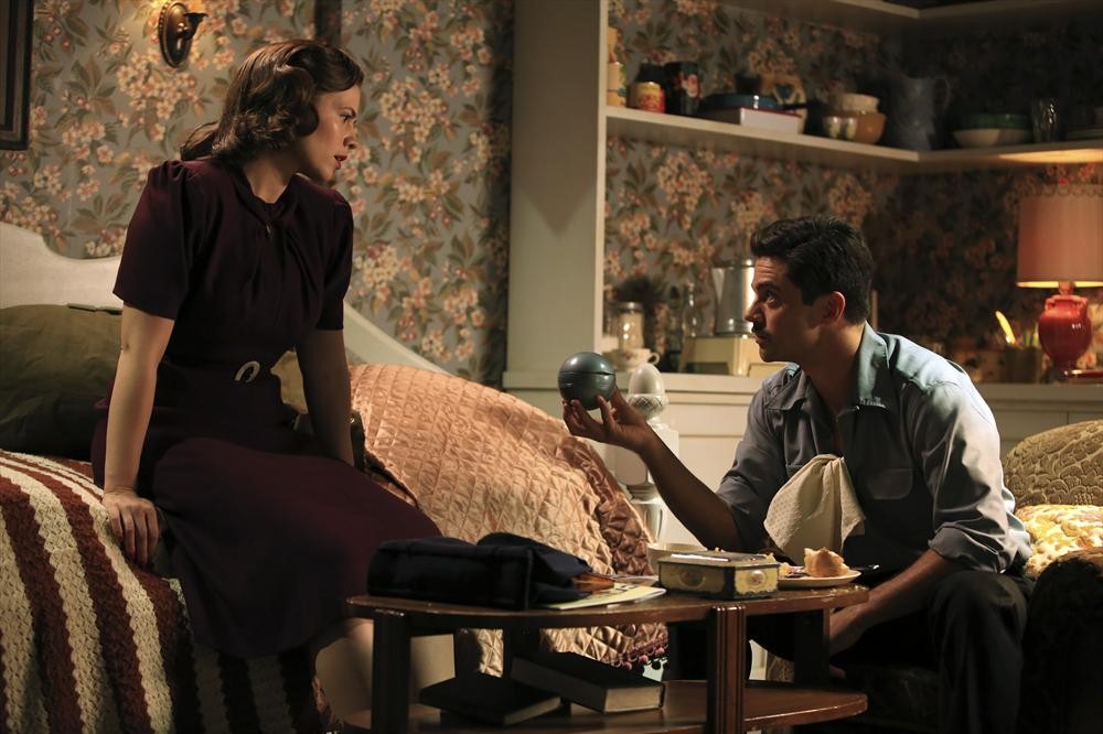 Still of Dominic Cooper and Hayley Atwell in Agent Carter (2015)