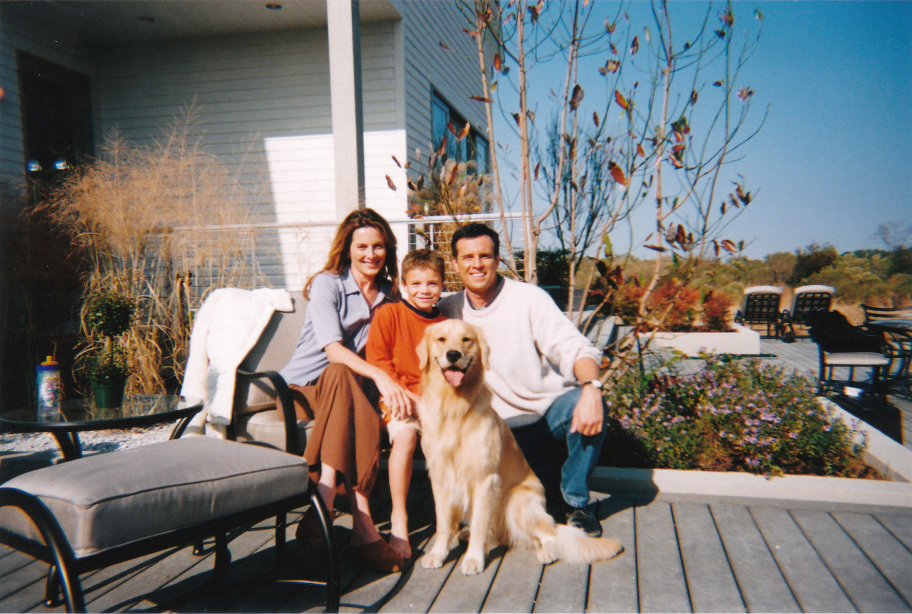Scott, as the husband, with his TV family for the 2002 HGTV DREAM HOME SWEEPSTAKES GIVEWAY commercial in Maryland.