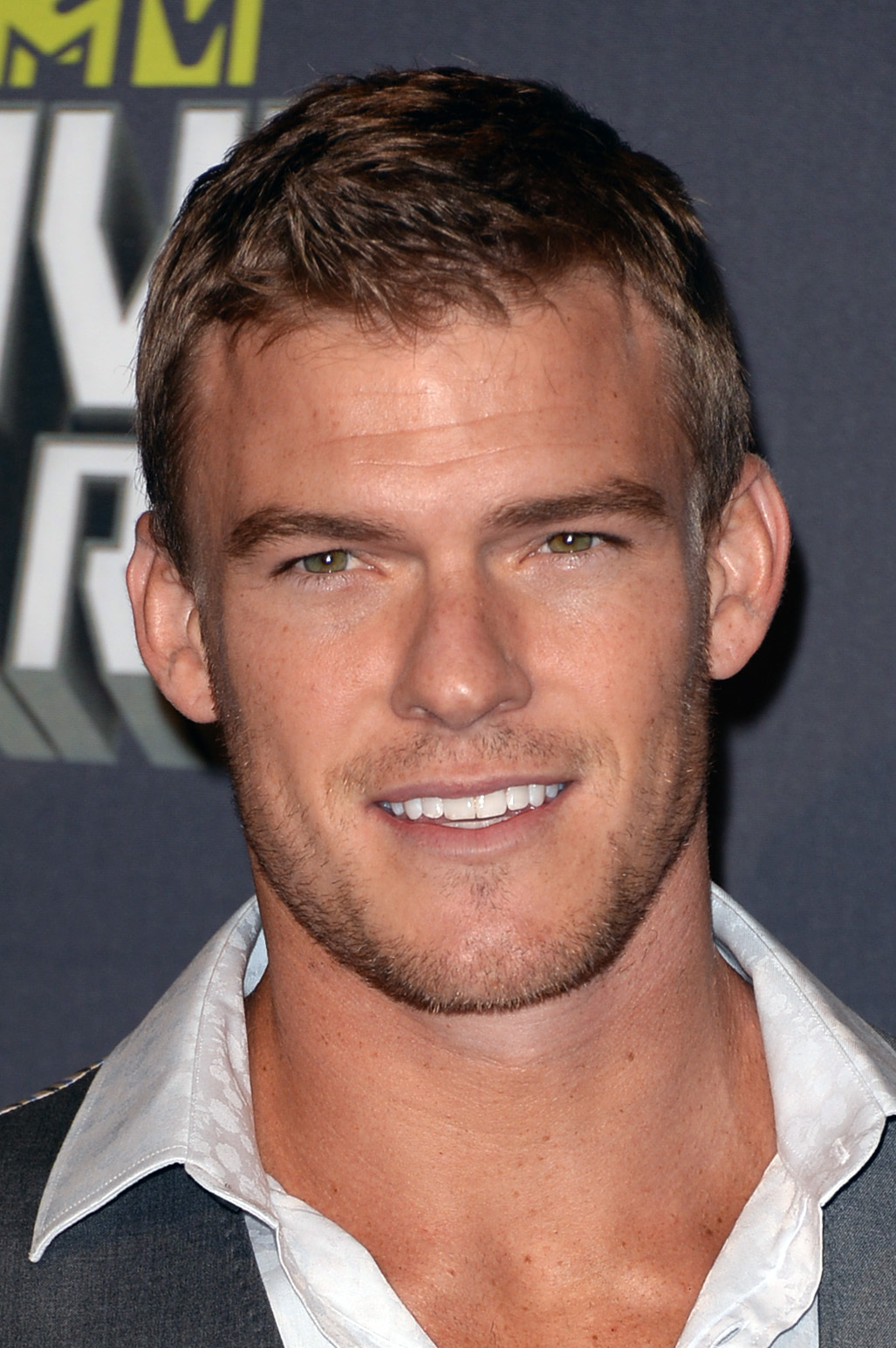 Alan Ritchson at event of 2013 MTV Movie Awards (2013)