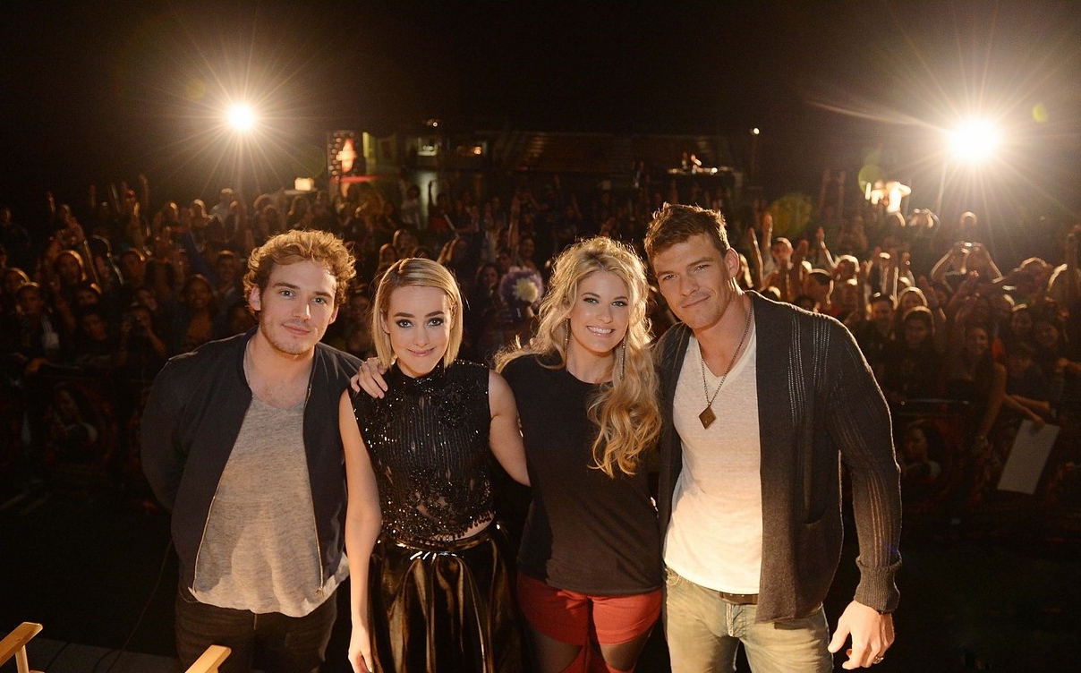 Actors Sam Claflin, Jena Malone, Stephanie Leigh Schlund & Alan Ritchson attend 'The Hunger Games: Catching Fire' Victory Tour at Bank United Center on November 4, 2013 in Miami, Florida