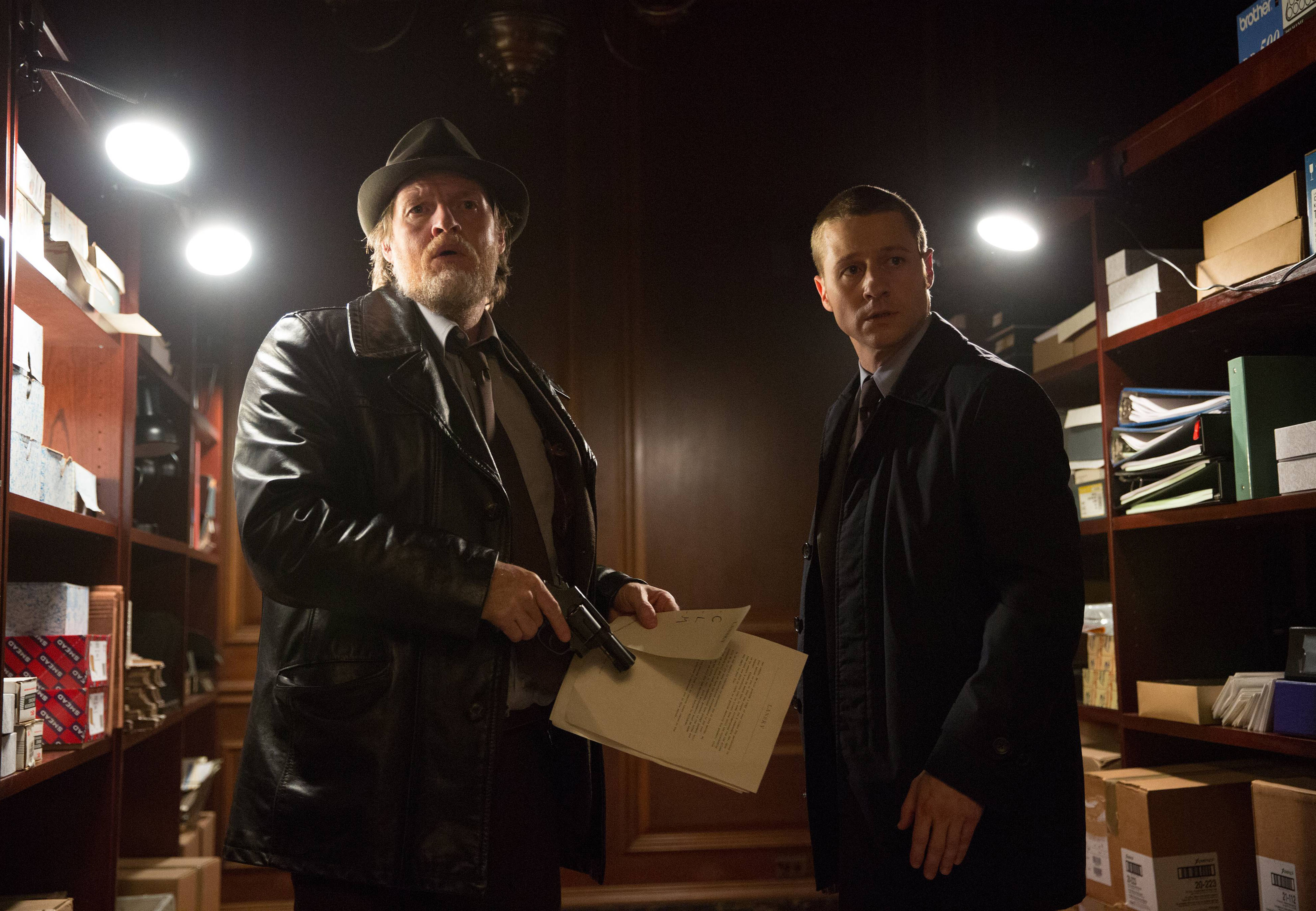 Still of Donal Logue and Ben McKenzie in Gotham (2014)