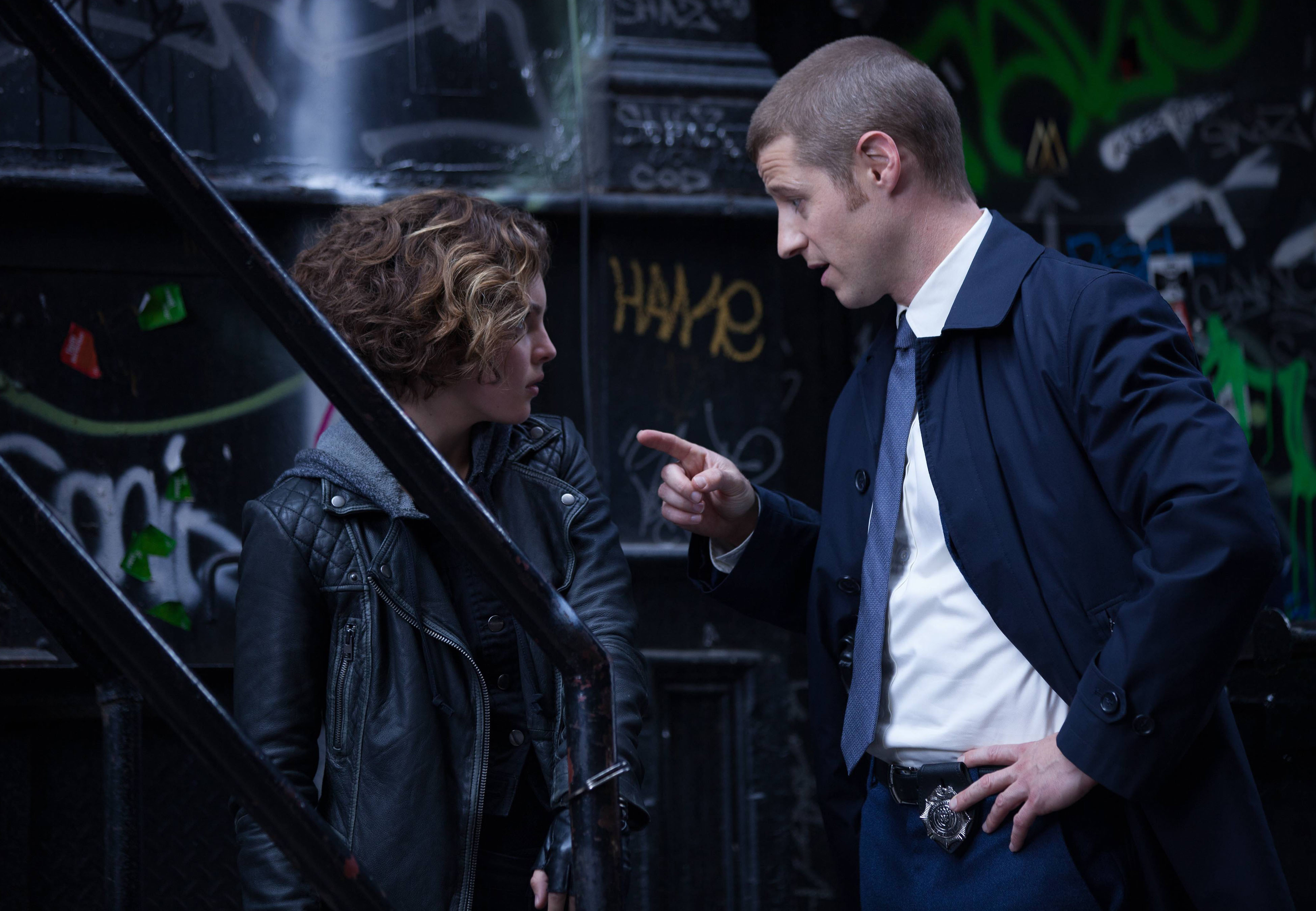 Still of Ben McKenzie and Camren Bicondova in Gotham (2014)