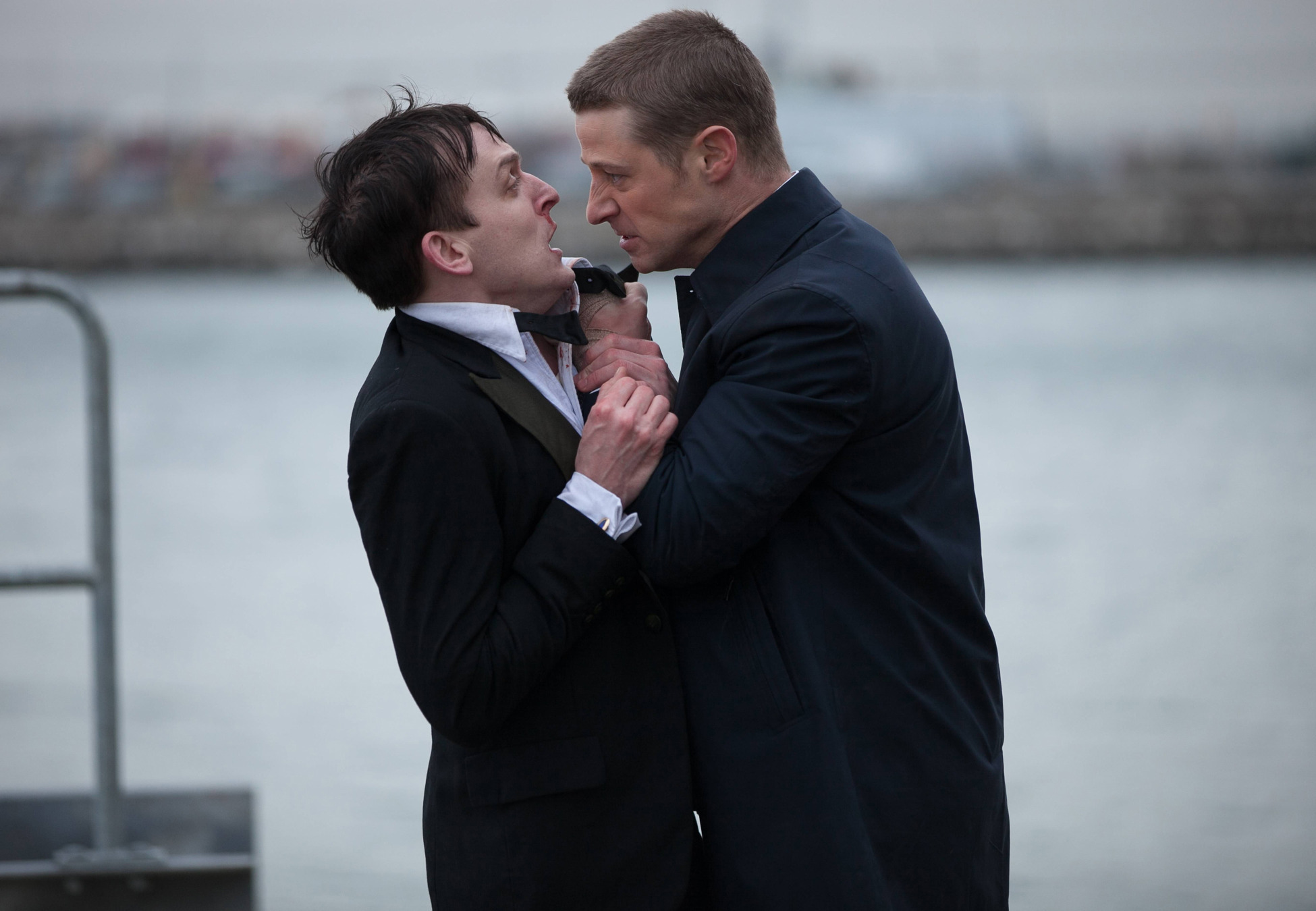 Still of Ben McKenzie and Robin Lord Taylor in Gotham (2014)