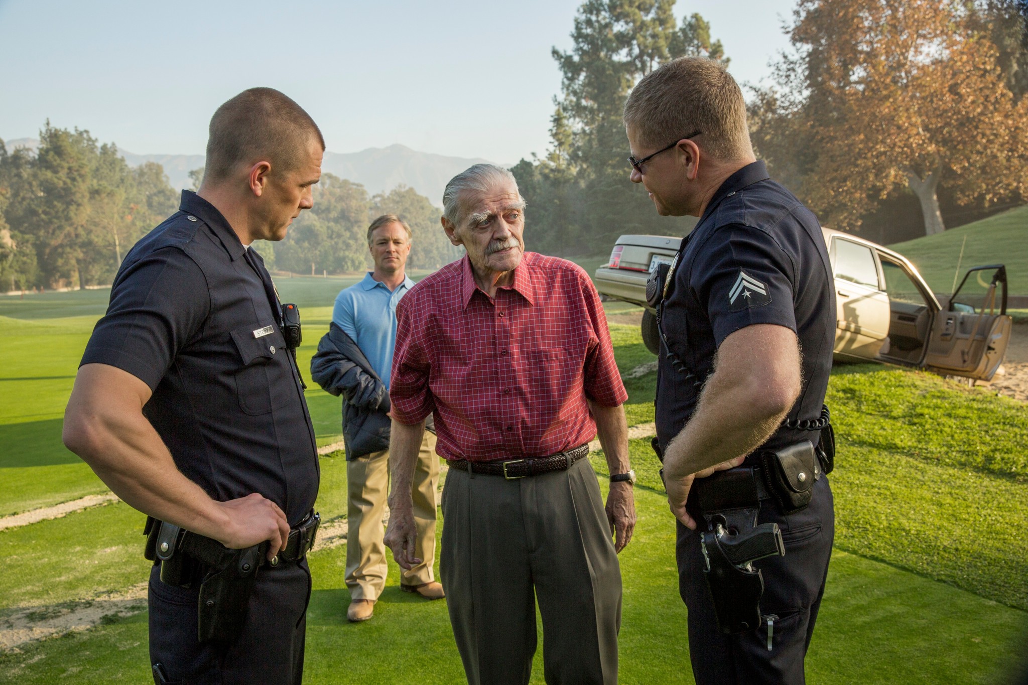 Still of Michael Cudlitz and Ben McKenzie in Southland (2009)