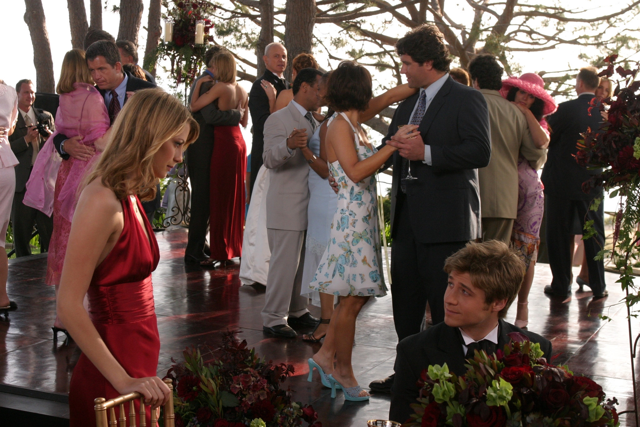 Still of Mischa Barton and Ben McKenzie in The O.C. (2003)