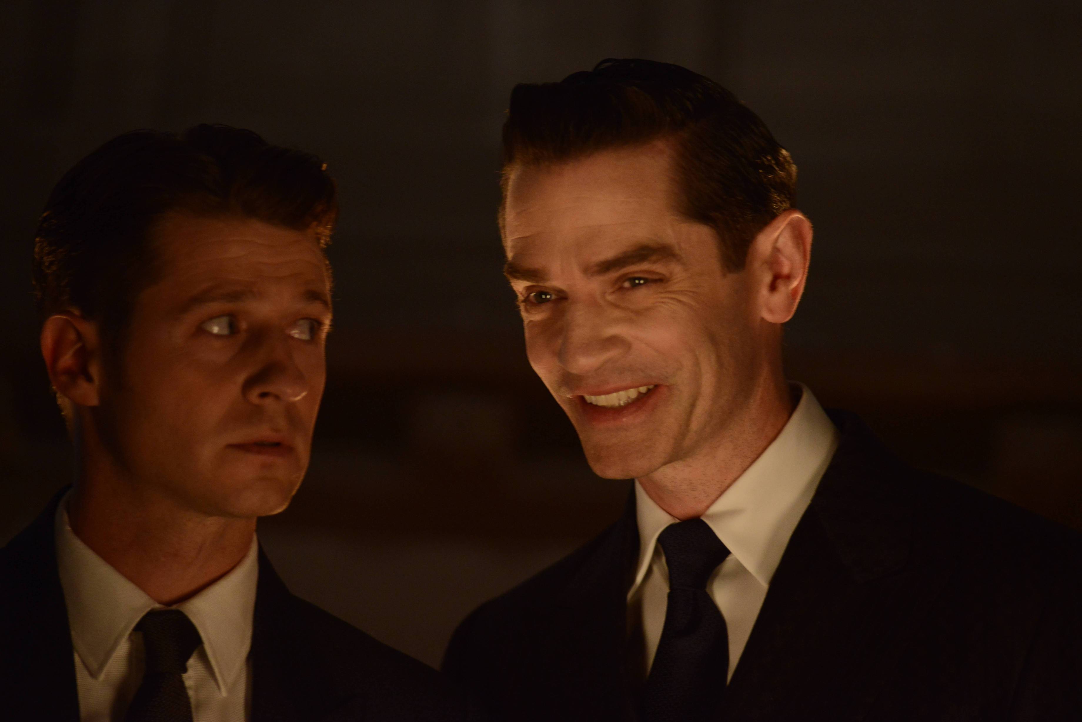 Still of James Frain and Ben McKenzie in Gotham (2014)