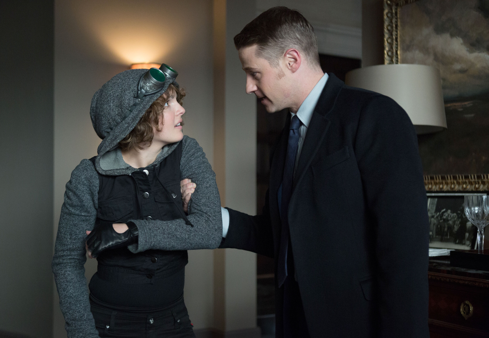 Still of Ben McKenzie and Camren Bicondova in Gotham (2014)