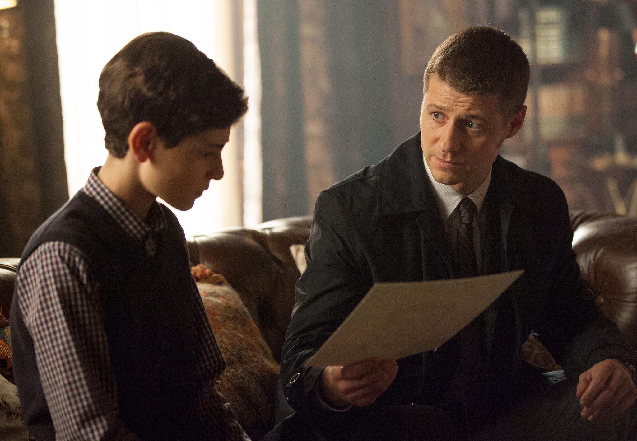 Still of Ben McKenzie and David Mazouz in Gotham (2014)