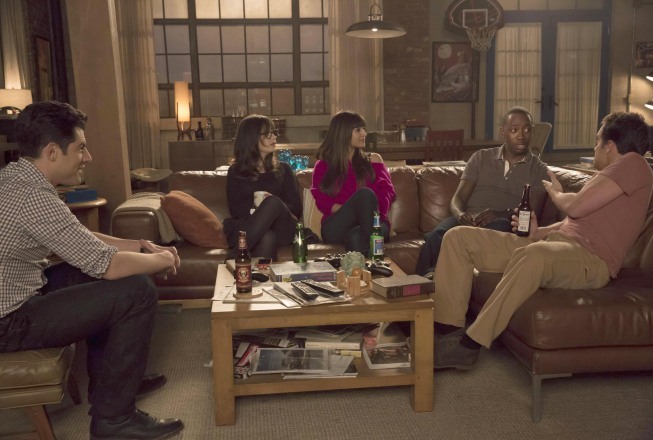 Still of Zooey Deschanel, Max Greenfield, Hannah Simone, Lamorne Morris and Jake Johnson in New Girl (2011)