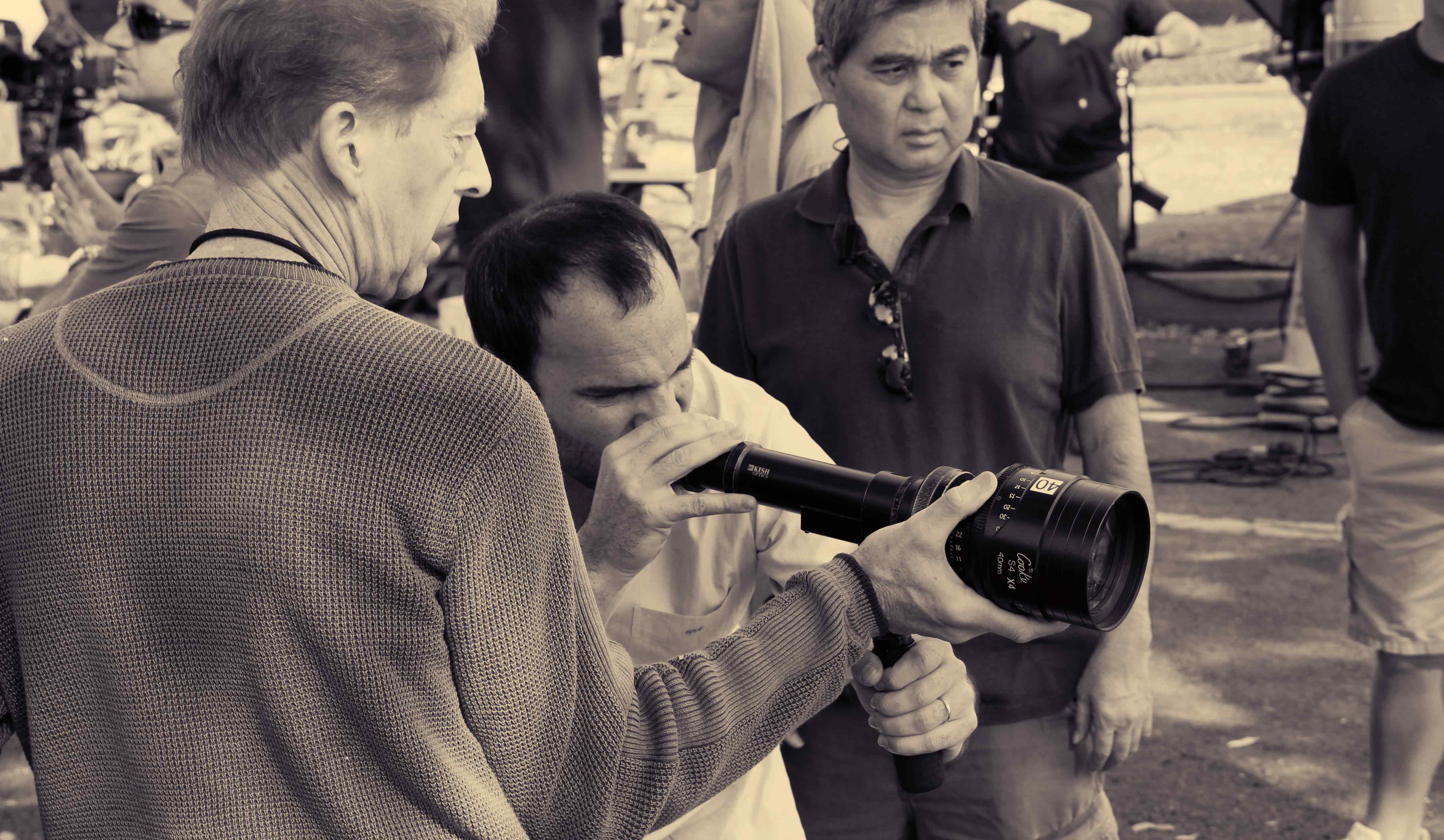 Director Pascui Rivas on set with Cinematographer Frederick Elmes.