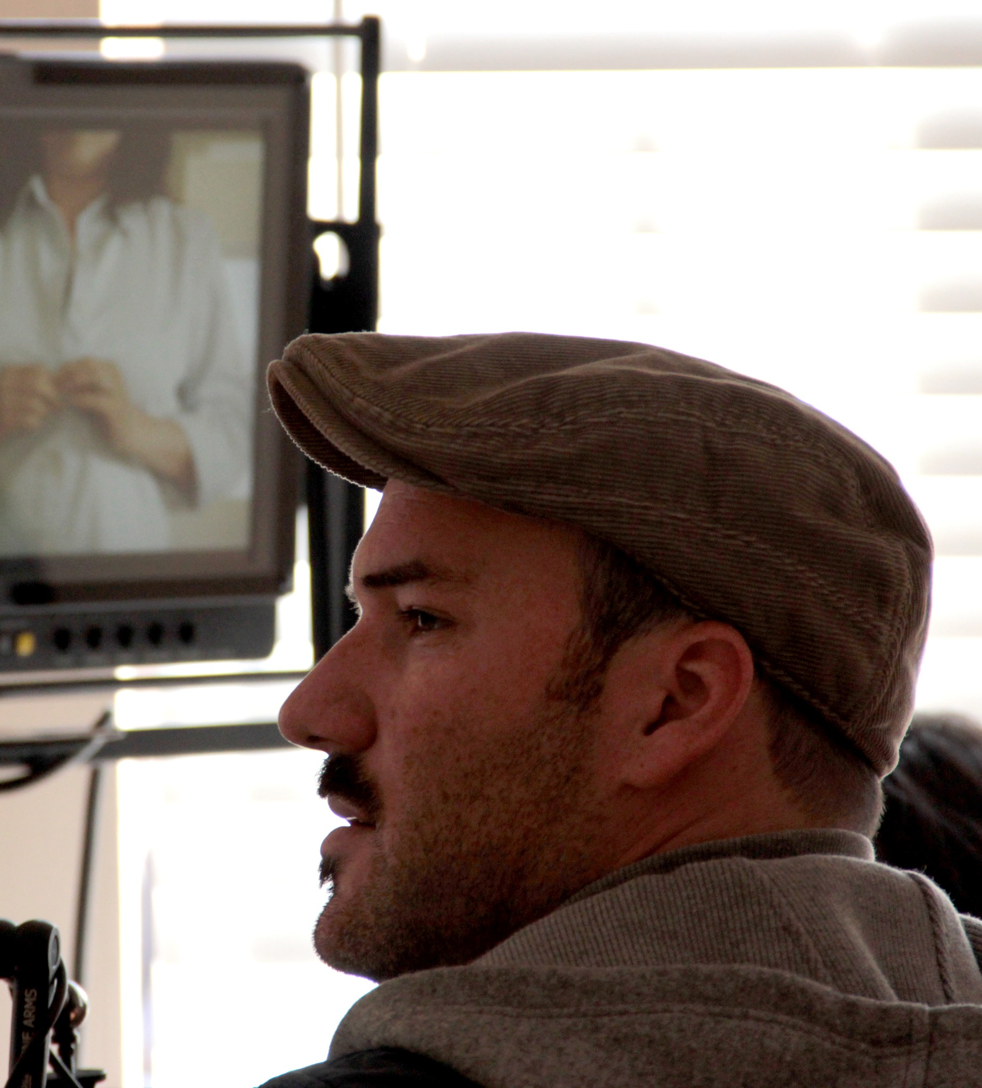 Director Pascui Rivas on set.