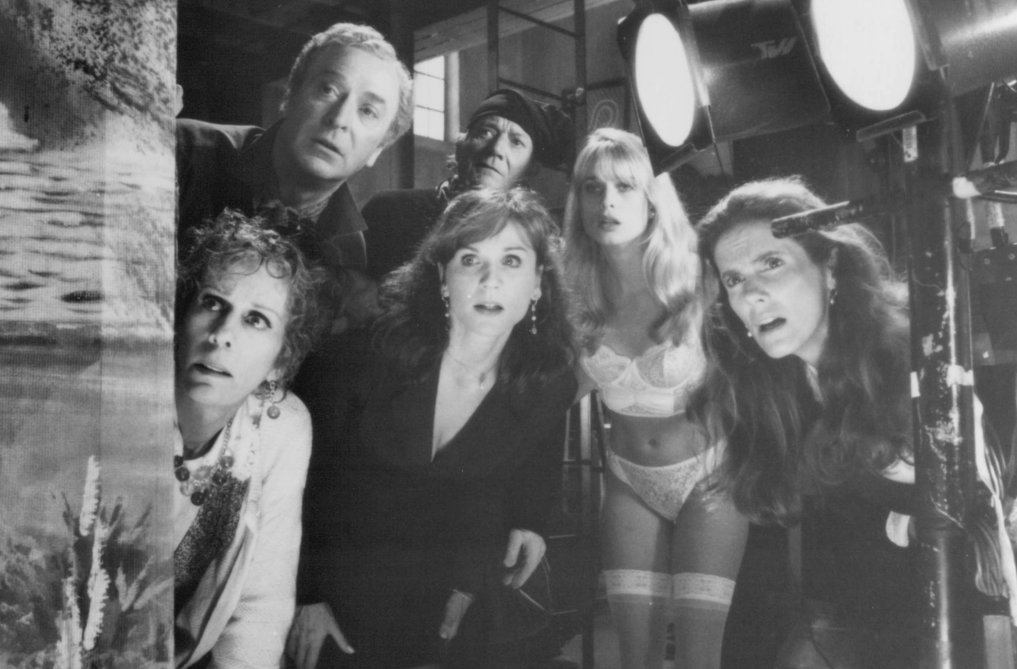 Still of Michael Caine, Marilu Henner, Carol Burnett, Denholm Elliott, Nicollette Sheridan and Julie Hagerty in Noises Off... (1992)