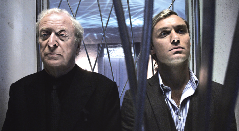 Still of Jude Law and Michael Caine in Sleuth (2007)