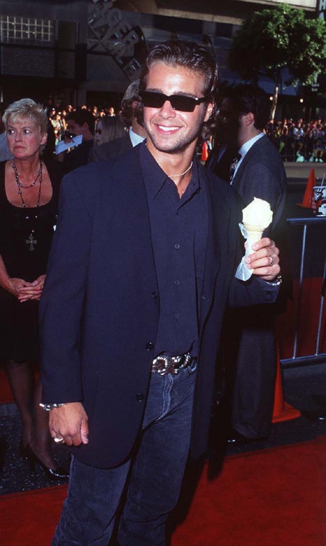 Joey Lawrence at event of Waterworld (1995)