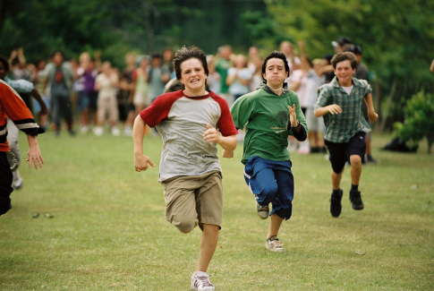 Still of Josh Hutcherson and Cameron Wakefield in Bridge to Terabithia (2007)