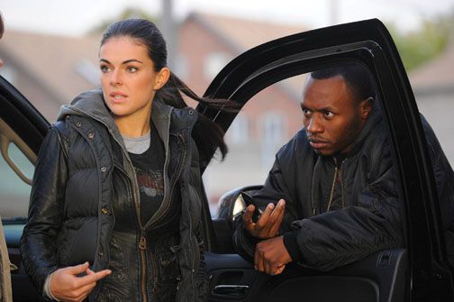 Still of Malcolm Goodwin and Serinda Swan in Pabegimo karaliai (2011)