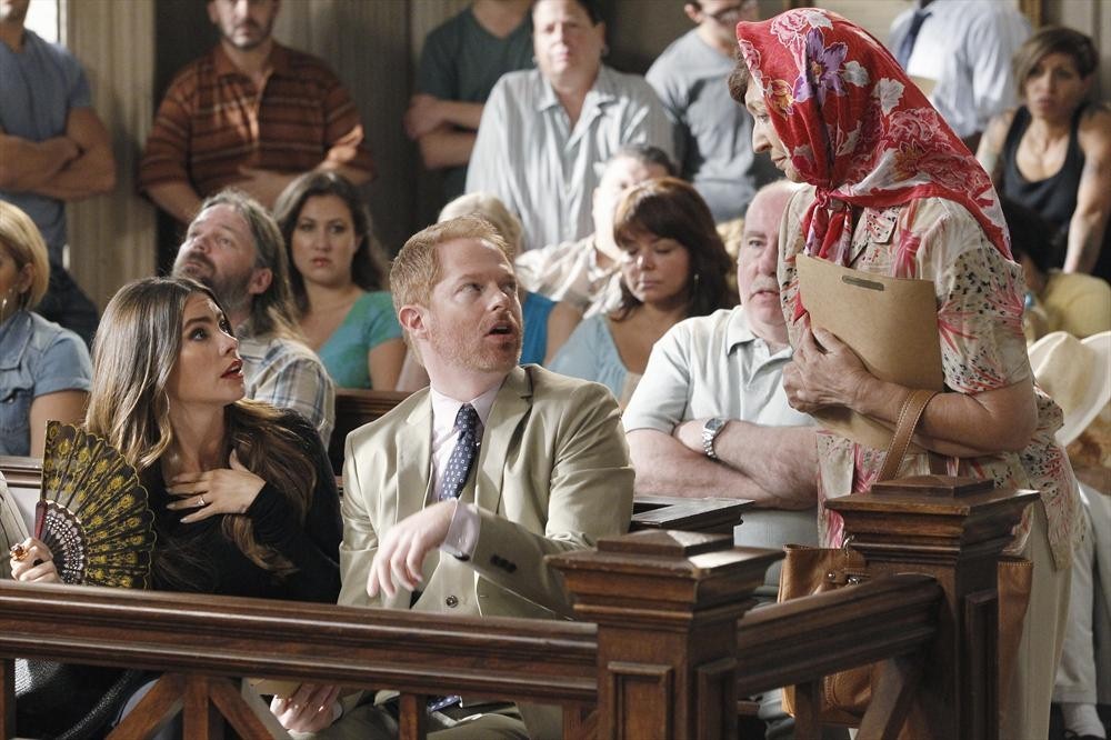 Still of Jesse Tyler Ferguson and Tina D'Marco in Moderni seima (2009)