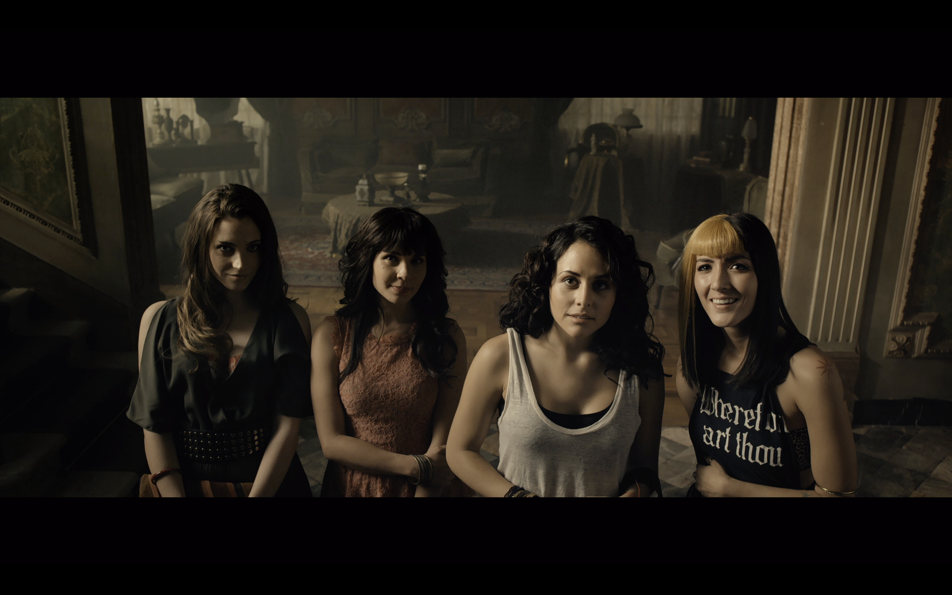 Still of Adriana Louvier, Eréndira Ibarra, Ona Casamiquela and Zuria Vega in Más negro que la noche (2014)