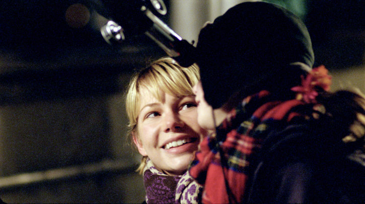 Still of Michelle Williams and Sophie Nyweide in Mammoth (2009)