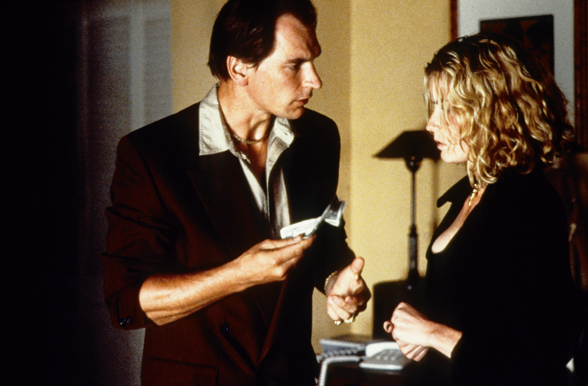 Still of Elisabeth Shue and Julian Sands in Leaving Las Vegas (1995)