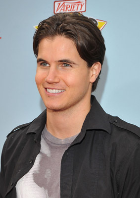 Robbie Amell