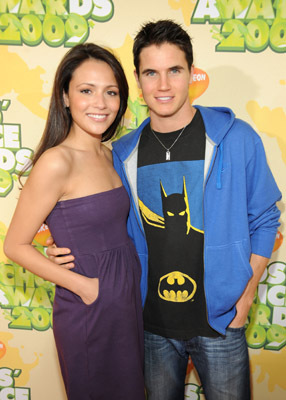 Robbie Amell and Italia Ricci