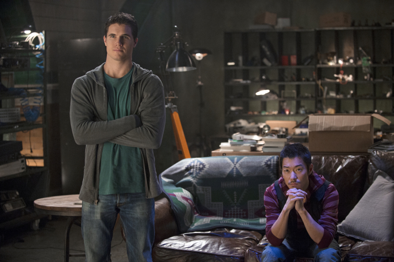 Still of Aaron Yoo and Robbie Amell in The Tomorrow People (2013)