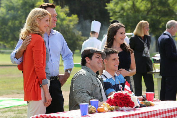 Still of Bill Pullman, Jenna Elfman, Martha MacIsaac, Josh Gad and Robbie Amell in 1600 Penn (2012)