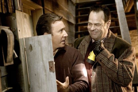 Still of Dan Aykroyd and Tim Allen in Christmas with the Kranks (2004)