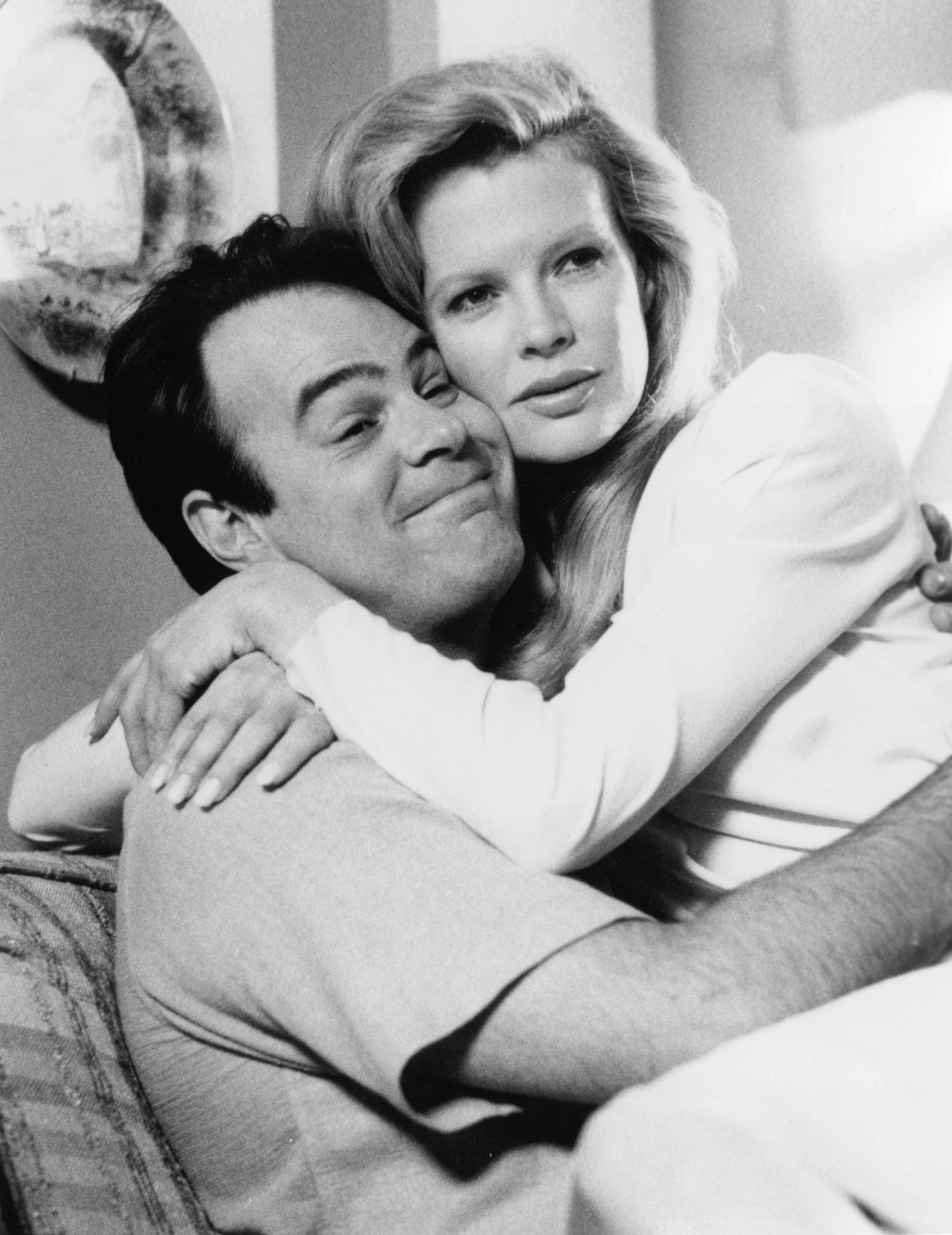 Still of Dan Aykroyd and Kim Basinger in My Stepmother Is an Alien (1988)