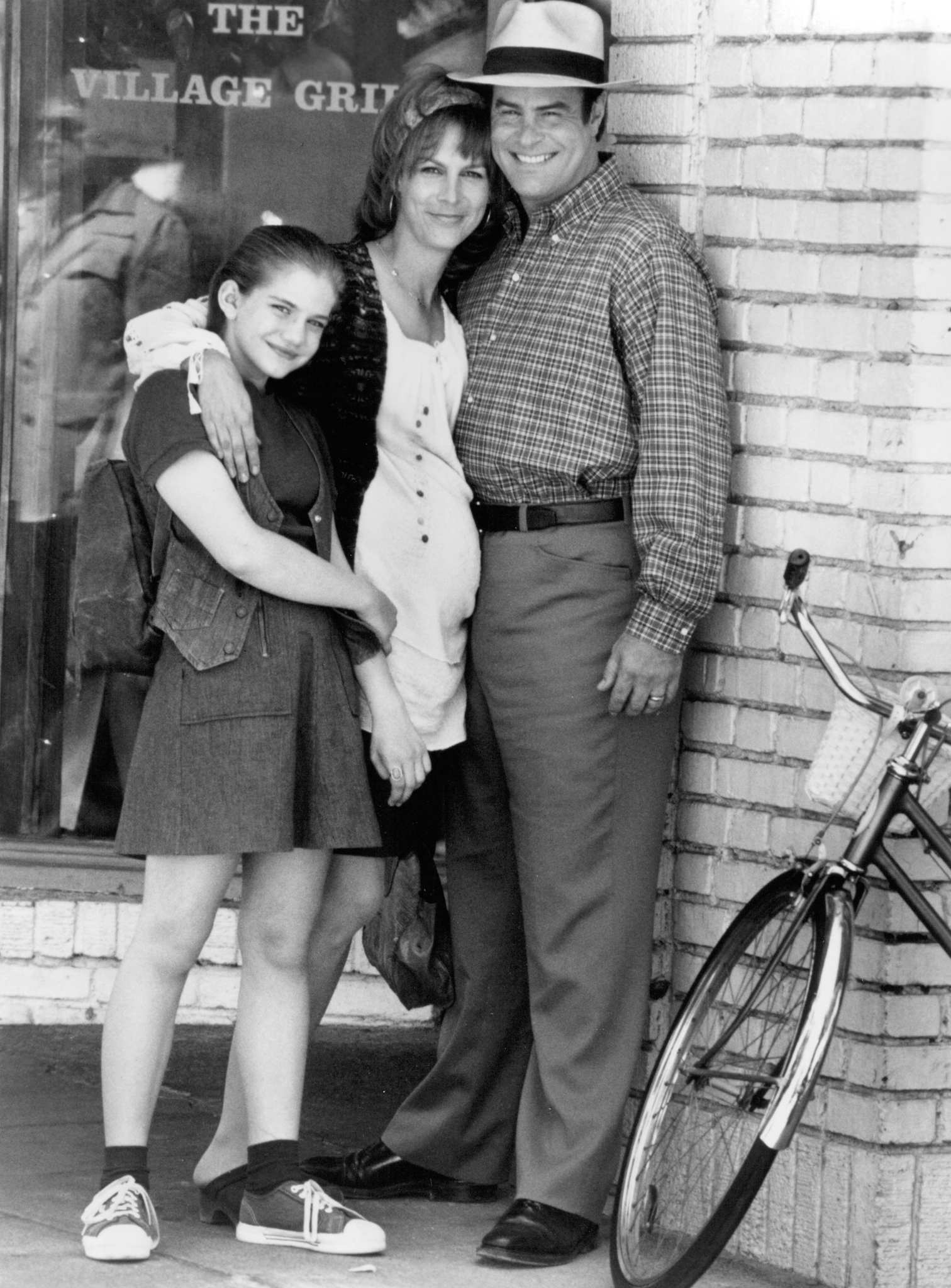 Still of Dan Aykroyd, Jamie Lee Curtis and Anna Chlumsky in My Girl 2 (1994)