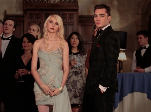 Still of Taylor Momsen and Ed Westwick in Liezuvautoja (2007)