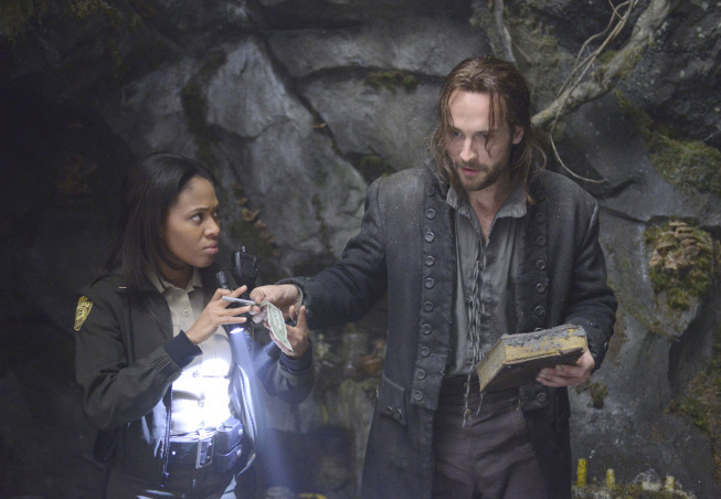 Still of Tom Mison and Nicole Beharie in Sleepy Hollow (2013)