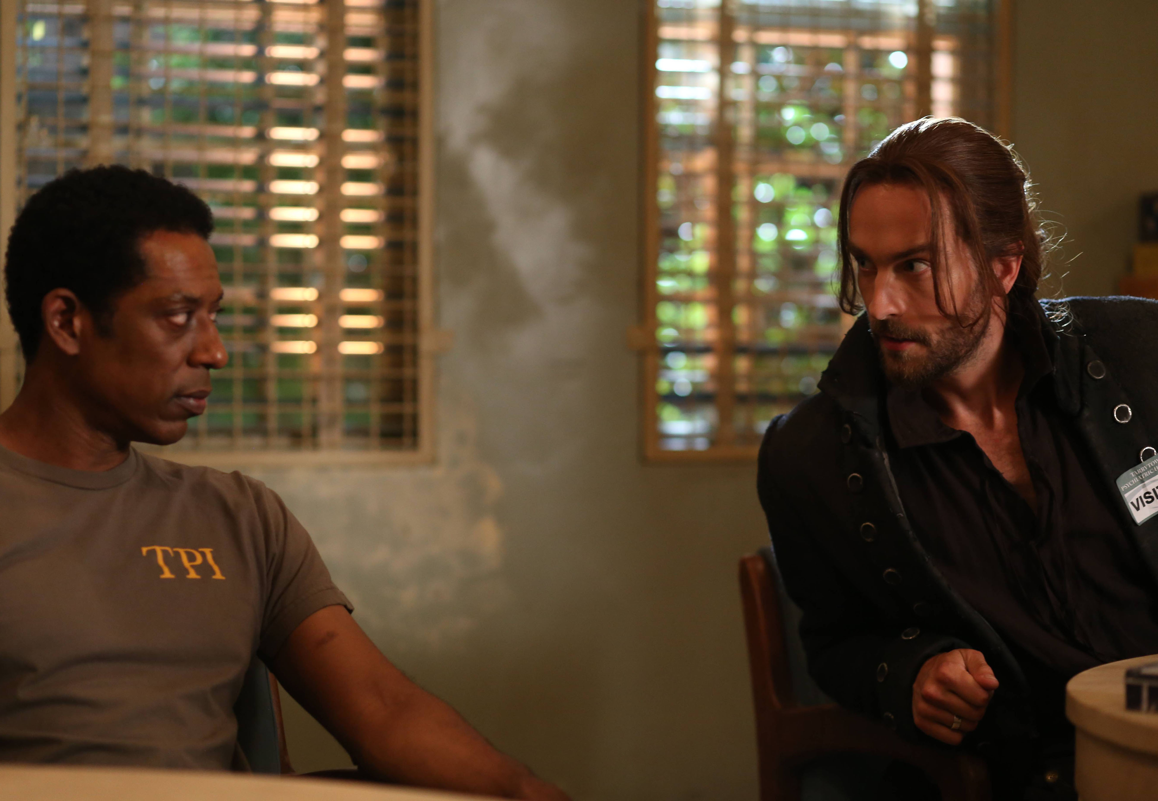 Still of Orlando Jones and Tom Mison in Sleepy Hollow (2013)