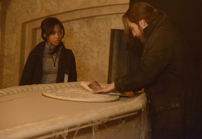 Still of Tom Mison and Nicole Beharie in Sleepy Hollow (2013)