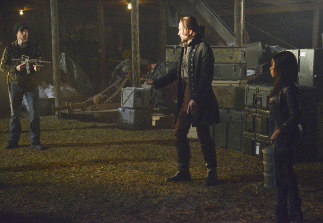 Still of Tom Mison and Nicole Beharie in Sleepy Hollow (2013)