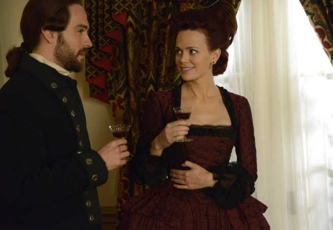 Still of Tom Mison and Katia Winter in Sleepy Hollow (2013)