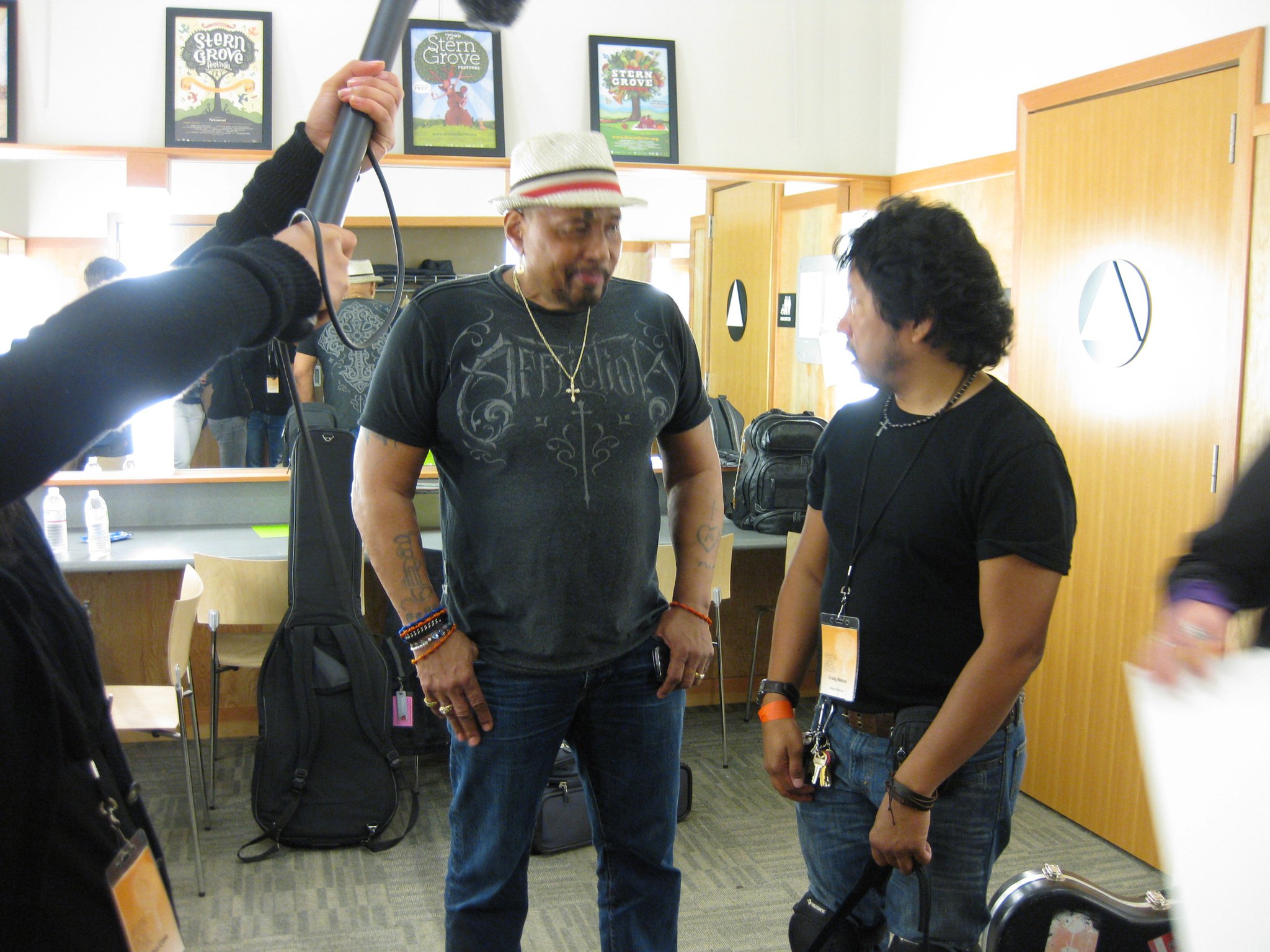 Aaron Neville and Craig Abaya preparing for the backstage interview.