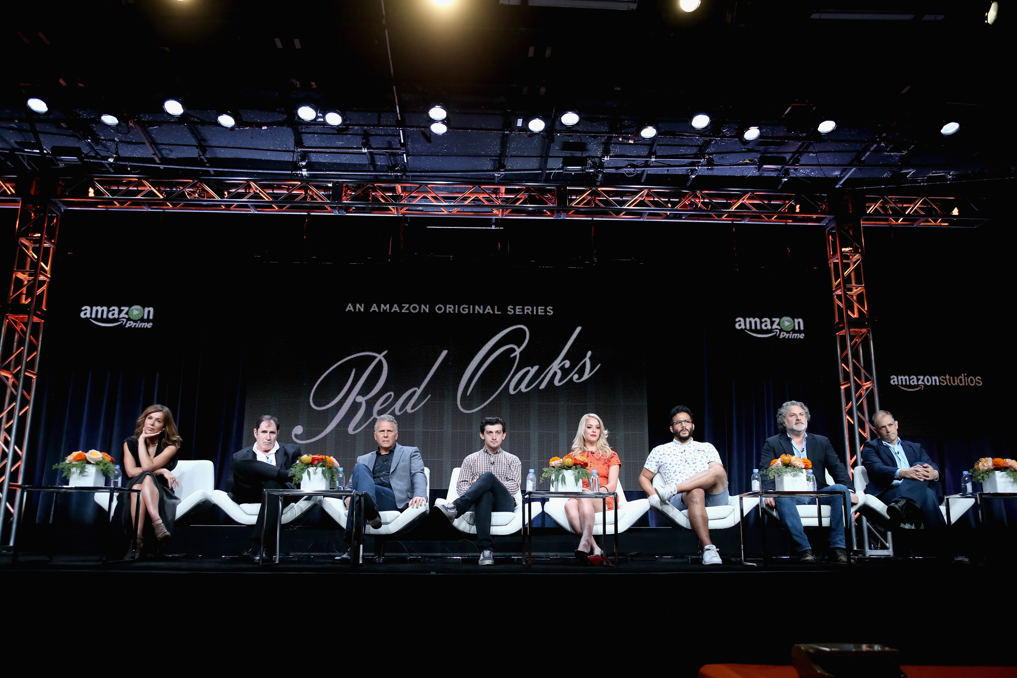 Jennifer Grey, Paul Reiser, Gregory Jacobs, Richard Kind, Craig Roberts, Ennis Esmer, Gage Golightly and Joe Gangemi at event of Red Oaks (2014)