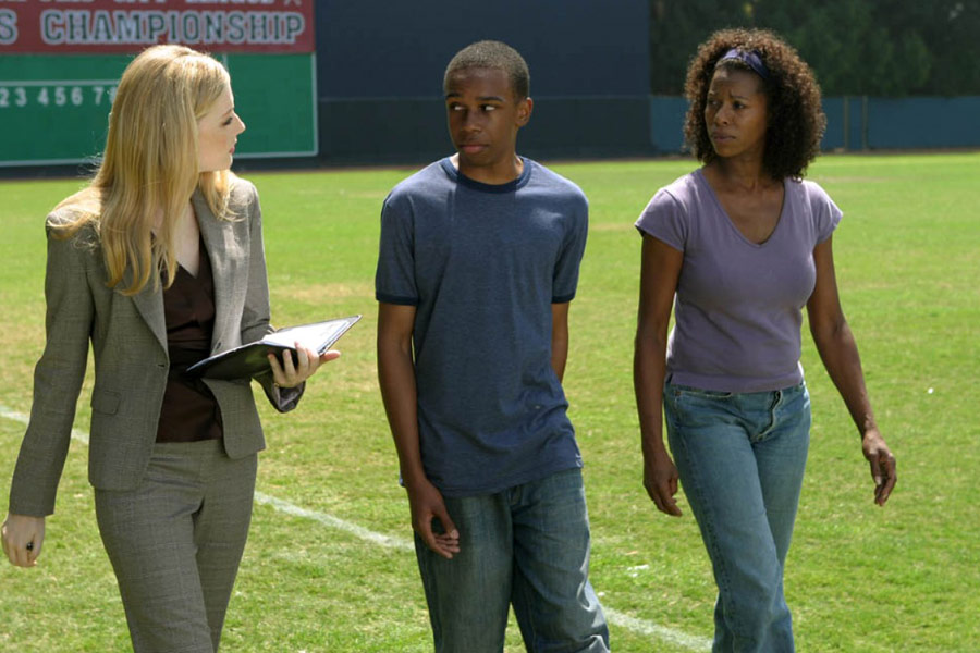 Still of Jennifer Finnigan, G. Lane Hillman and Verda Bridges in Close to Home