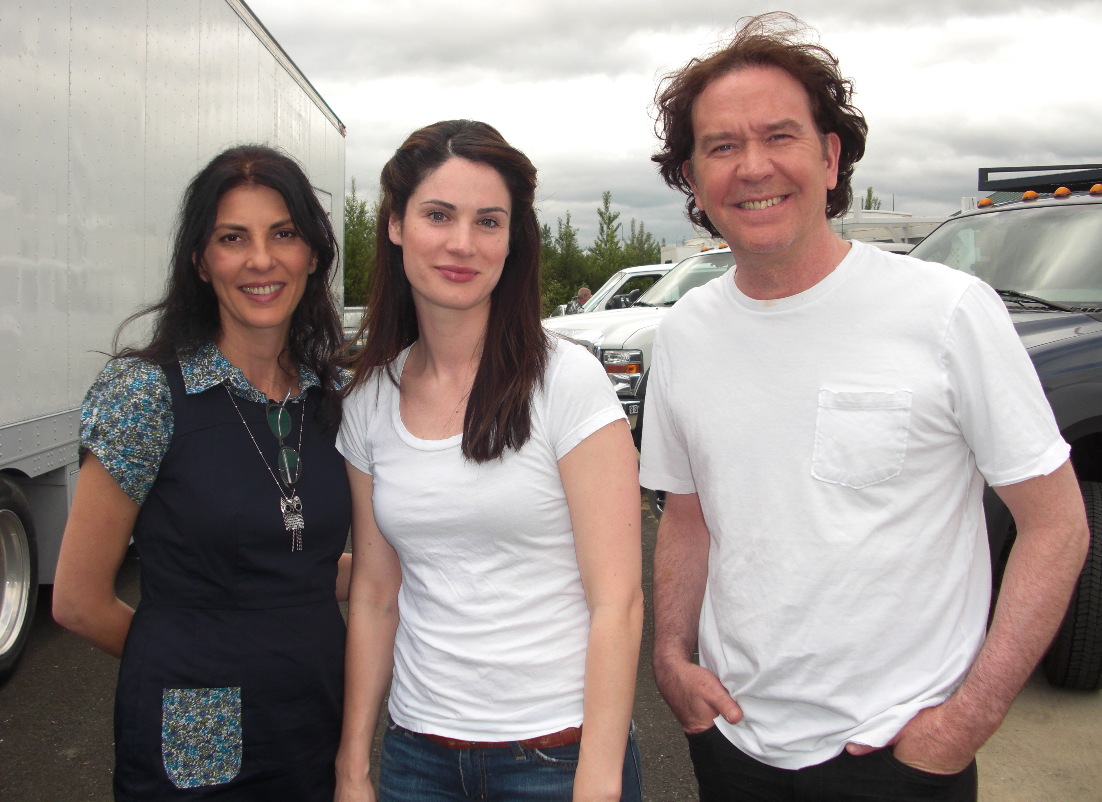 Timothy Hutton, Gina Bellman and Anora Lyn on the set of Leverage.