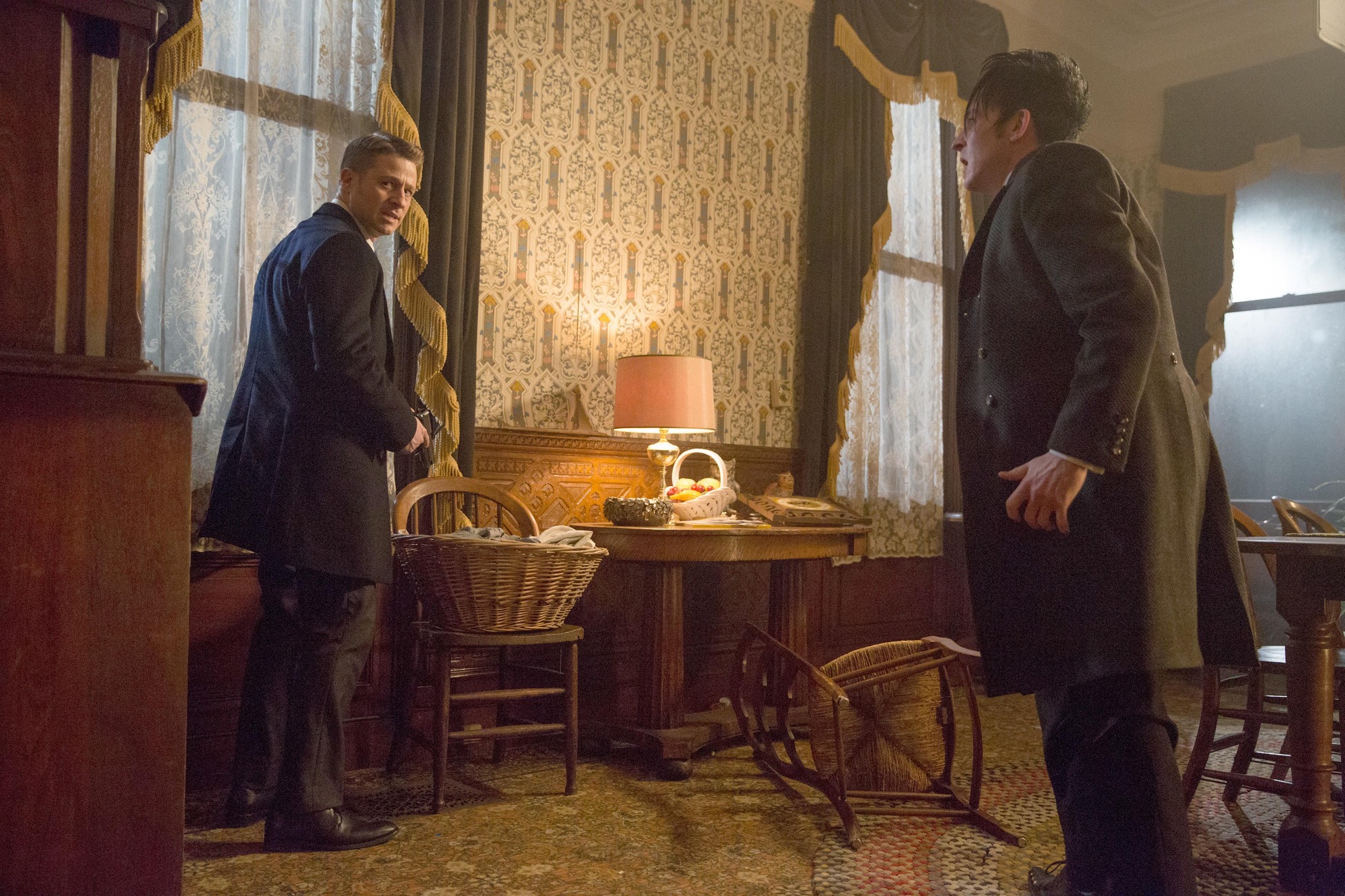 Still of Ben McKenzie and Robin Lord Taylor in Gotham (2014)