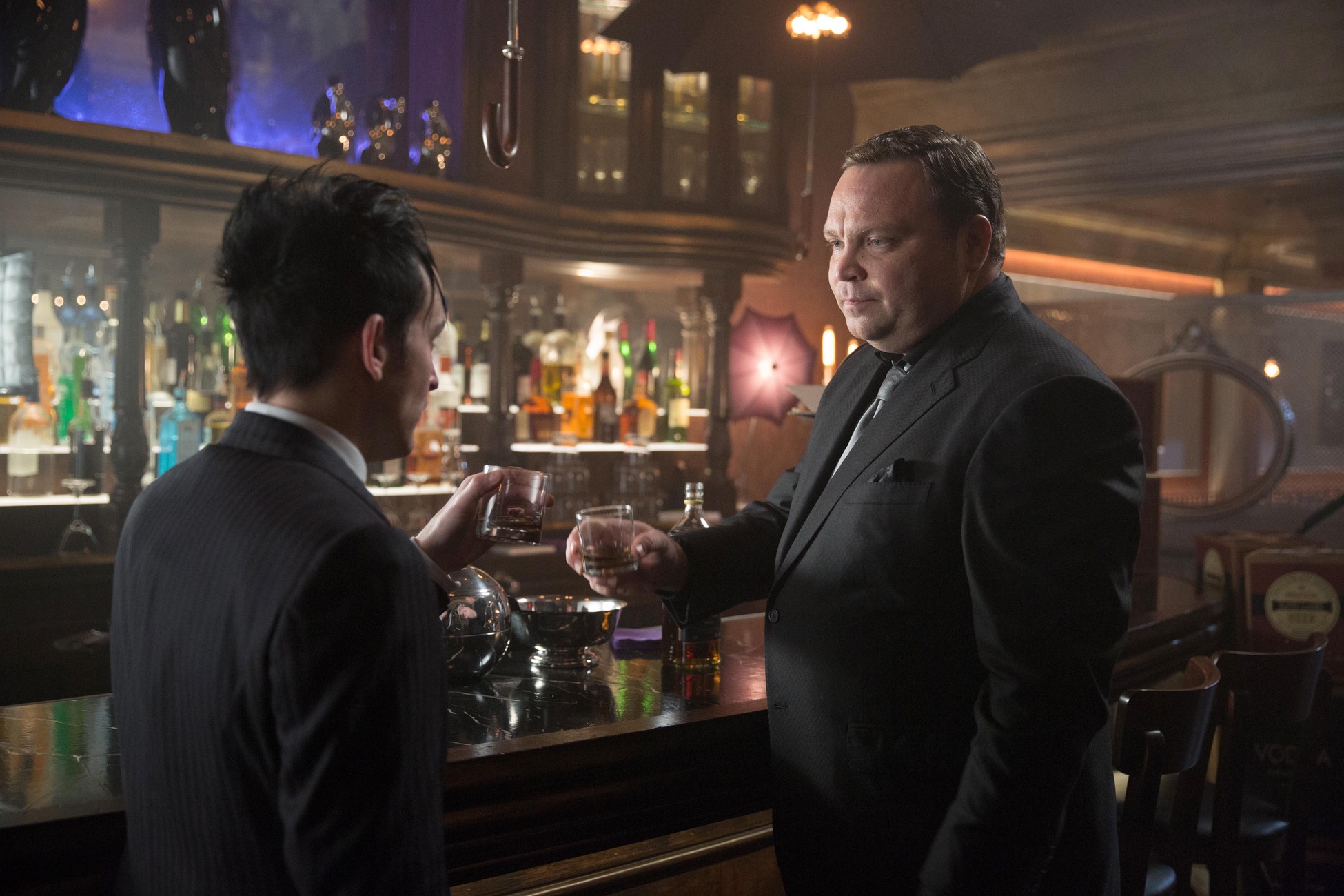 Still of Drew Powell and Robin Lord Taylor in Gotham (2014)