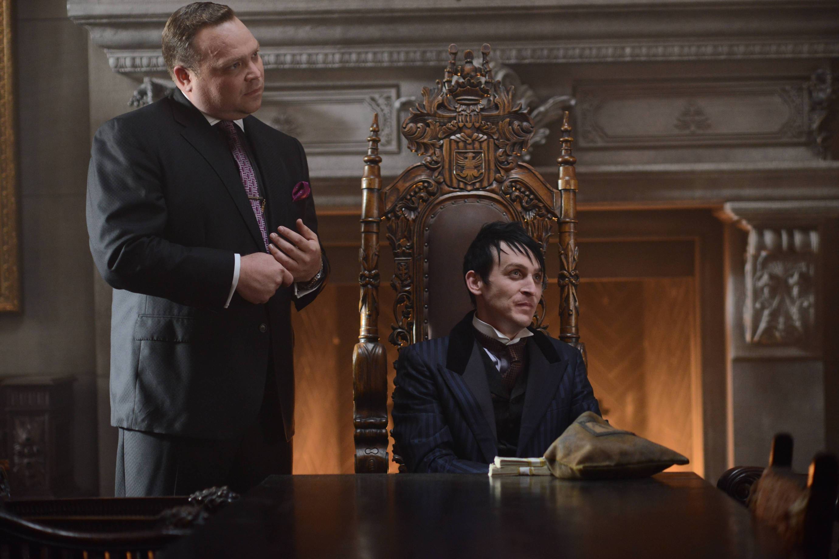Still of Drew Powell and Robin Lord Taylor in Gotham (2014)