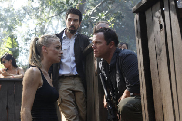 Still of Adam Baldwin and Yvonne Strahovski in Cakas (2007)