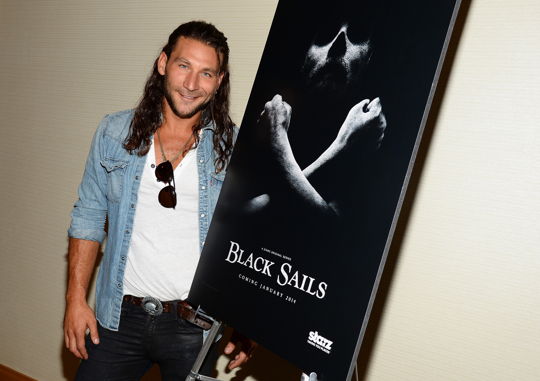Zach McGowan at event of Black Sails (2014)