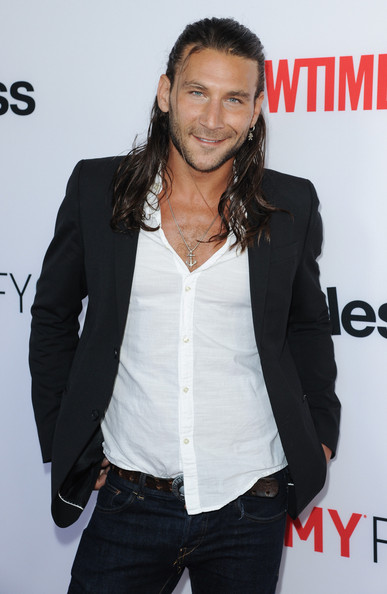 Zach McGowan arrives at the 2013 SHAMELESS ATAS screening and panel discussion.